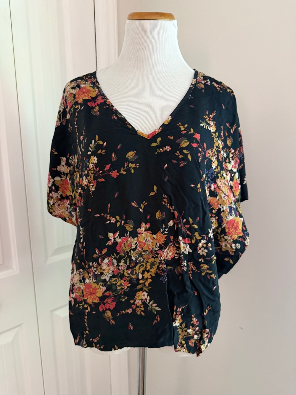 NATURAL LIFE Black Floral V-Neck Short Sleeve Top